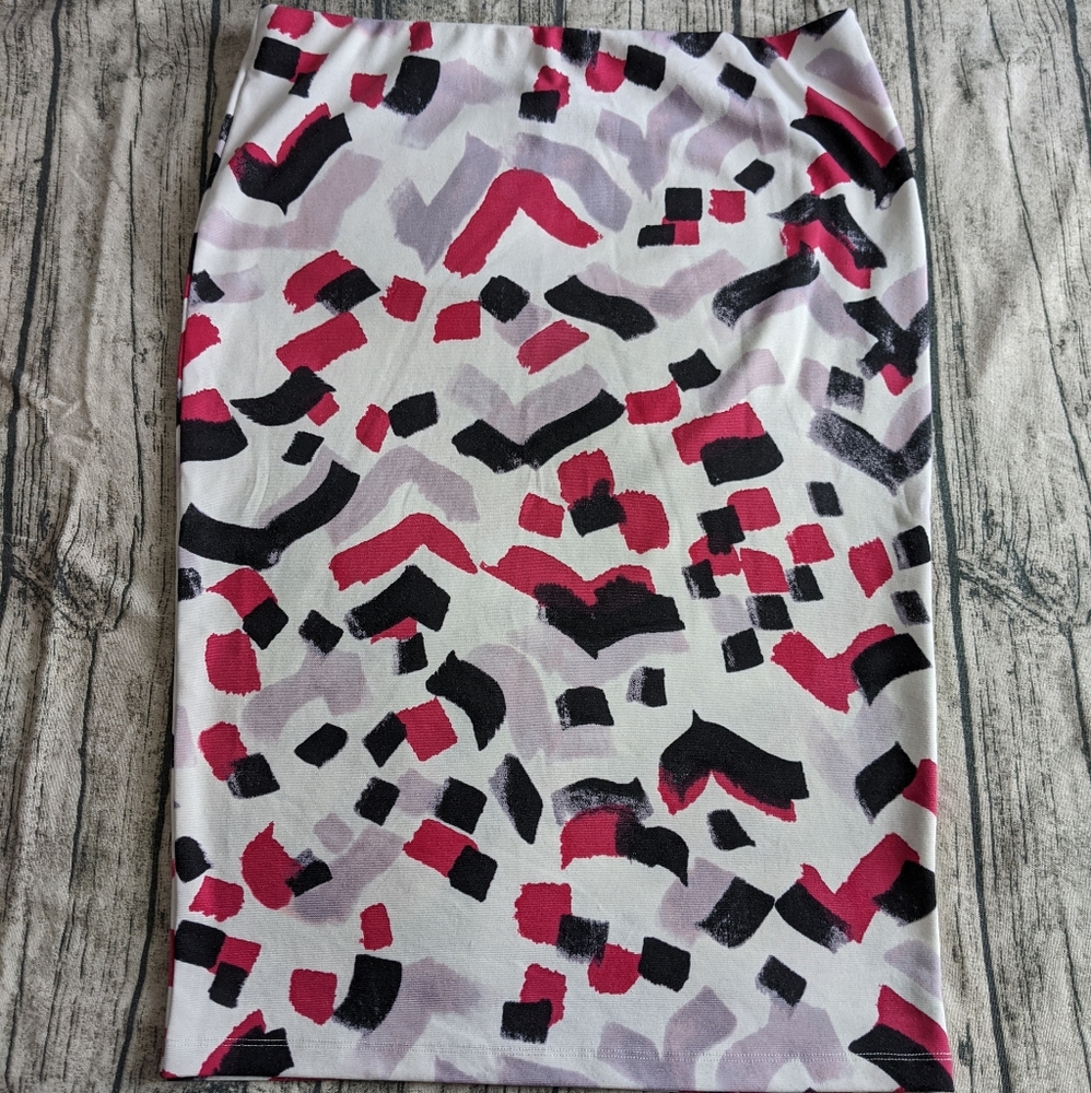 Stretchy patterned pencil skirt